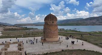 12 bin yıllık geçmişe sahip Hasankeyf'te bayram yoğunluğu