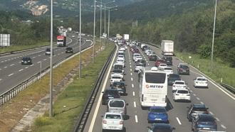 Anadolu Otoyolu'nun Bolu geçişinde trafik yoğunluğu