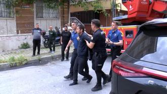 Sultangazi'de annesini rehin alan şüpheli abisinin ihbarıyla gözaltına alındı