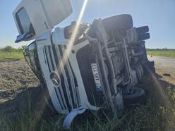 TIR ile otomobil çarpıştı: 3 yaralı