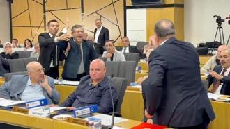 Afyonkarahisar Belediyesi'nde gergin meclis; üyeler arasında tartışma