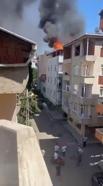Pendik’te 5 katlı binada çatı izolasyonu sırasında yangın