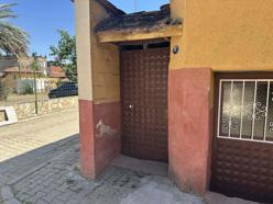 İzmir'de evin kapısına asılan poşette yeni doğmuş bebek bulundu
