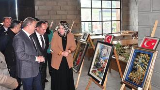 Kars'ta demir parmaklıkların ardından sanata uzanan el