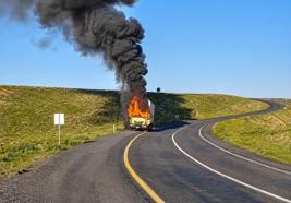 Şanlıurfa'da TIR alev alev yandı