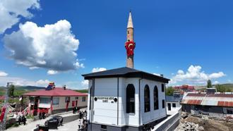 Yapımı tamamlanan cami törenle açıldı