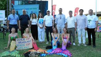 Denizkızları, Dünya Çevre Günü'nde dip temizliği yapıp, deniz çayırı dikti
