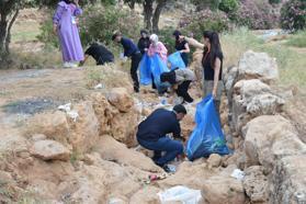 Mardin’de üniversite öğrencileri, Emrud Travertenlerinden çöp topladı
