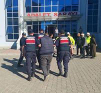 Edirne'de durdurulan taksiden 4 kaçak göçmen çıktı
