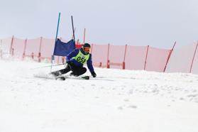 Erzurum Palandöken'de babaların kayak yarışı