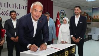 Bakan Ersoy, Antalyalı çiftin nikah şahidi oldu