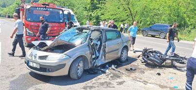 Motosiklet, akaryakıt istasyonuna dönen otomobile çarptı: 1 ölü, 1 yaralı