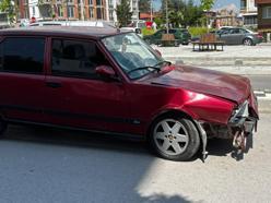 Kütahya’da otomobilin çarptığı motorlu bisikletteki anne ve oğlu yaralandı