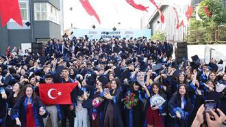 Sultangazi Belediyesi geleneksel mezuniyet törenlerini sürdürüyor