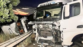 Manisa’da 2 TIR çarpıştı; 2 yaralı