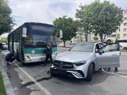 Kayseri'de özel halk otobüsü ile otomobil çarpıştı: 1 yaralı