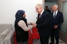 Bakan Güler, şehit Piyade Er Emre Güngör’ün ailesini ziyaret etti