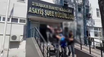 Diyarbakır’da banka şubesine silahla saldıran 2 şüpheli tutuklandı