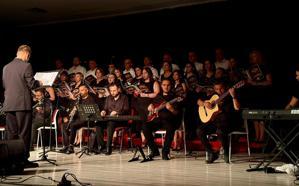 Keşan’da öğretmenlerden müzik ve halk oyunları gösterisi