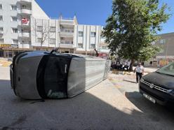 Nusaybin'de devrilen hafif ticari minibüsün şoförü yaralandı