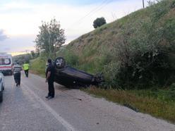 Malatya'da devrilen otomobilin sürücüsü yaralandı
