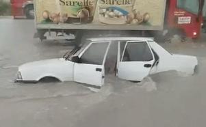 Denizli’de sağanak ve dolu yağışı, su baskınlarına neden oldu