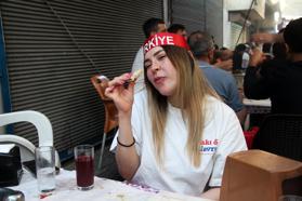 Adanalılar, milli maç heyecanını ciğer kebabıyla yaşadı
