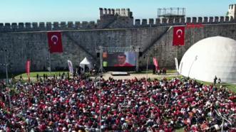 A Milli Futbol Takımı'nın Avustralya karşısındaki maçını Yedikule Hisarı'nda izlediler