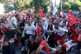 Antalya'daki sporseverler milli takımın yenilgisine üzüldü