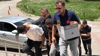 Otomobilin vites körüğünde uyuşturucu sevkiyatı; 2 tutuklama