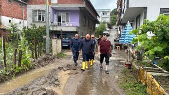 Ordu’da sağanak; ev ve iş yerlerini su bastı