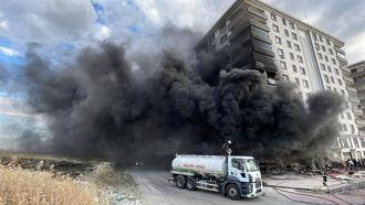 Şanlıurfa’da inşaat malzemeleri satılan iş yerinde yangın; 6 kişi yaralandı
