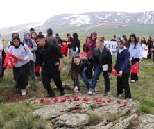 Öğrenciler, ecdadı için Allahuekber Şehitliği’ne yürüdü