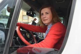 Döne, 30 yıl çalıştığı tekstil işçiliğini bırakıp dolmuş şoförü oldu
