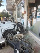 Aracıyla kaldırımı aşıp iş yerine çarptı