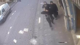 Zeytinburnu'nda hırsızlar kendilerini takip eden ekiplerce suçüstü yakalandı