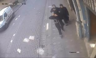 Zeytinburnu'nda hırsızlar kendilerini takip eden ekiplerce suçüstü yakalandı