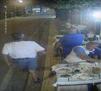 Bodrum'da 2 kişinin, hesabı ödemeden restorandan kaçtığı anlar kamerada