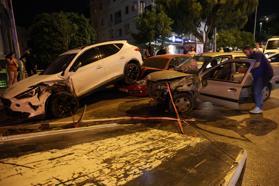 Seyir halindeyken kalp krizi geçirip park halindeki araçlara çarpan sürücü hastanede öldü
