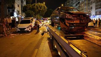 Seyir halindeyken kalp krizi geçirip park halindeki araçlara çarpan sürücü hastanede öldü