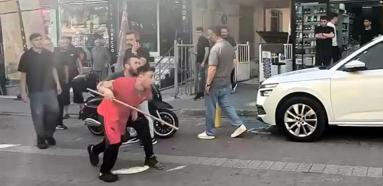 Avcılar’da tekmeli yumruklu sokak kavgası kamerada