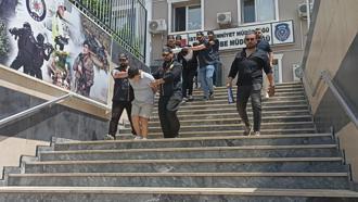 Haraç için iş yeri kurşunlayan 5 şüpheli adliyeye sevk edildi