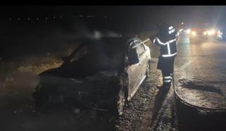 Adıyaman'da seyir halindeki otomobil alev aldı