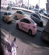 Otomobilin yayaya çarptığı kaza kamerada