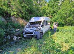 Minibüs şarampole yuvarlandı: 8 yaralı