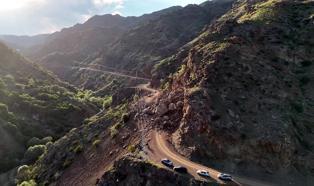 İki mahalleyi bağlayan yol kapandı, mahalleli tepki gösterdi