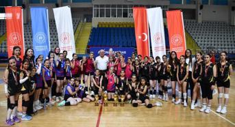 Mini Kızlar Voleybol Müsabakaları sona erdi