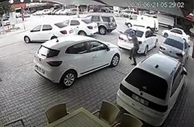 Oto galeriye silahlı saldırı kamerada; çok sayıda araca kurşun isabet etti
