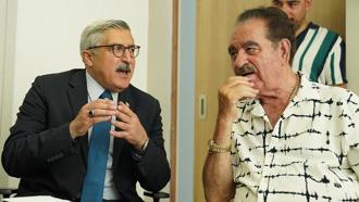 AK Parti'li Yayman, hastanede tedavi gören Tatlıses’i ziyaret etti