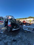 Ambulans, TIR'a arkadan çarptı; hasta öldü, 3 personel yaralı